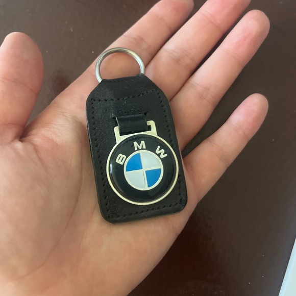 BMW Vintage Leather Keychain - Picture 3 of 3